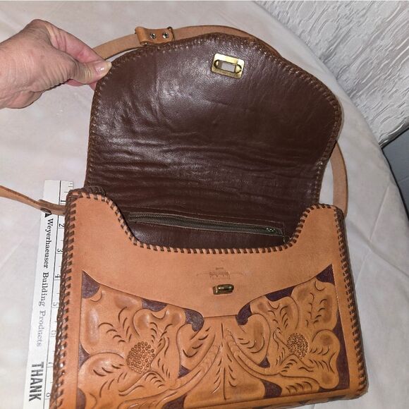 Vintage tooled leather Med. bag 9" - Picture 9 of 16